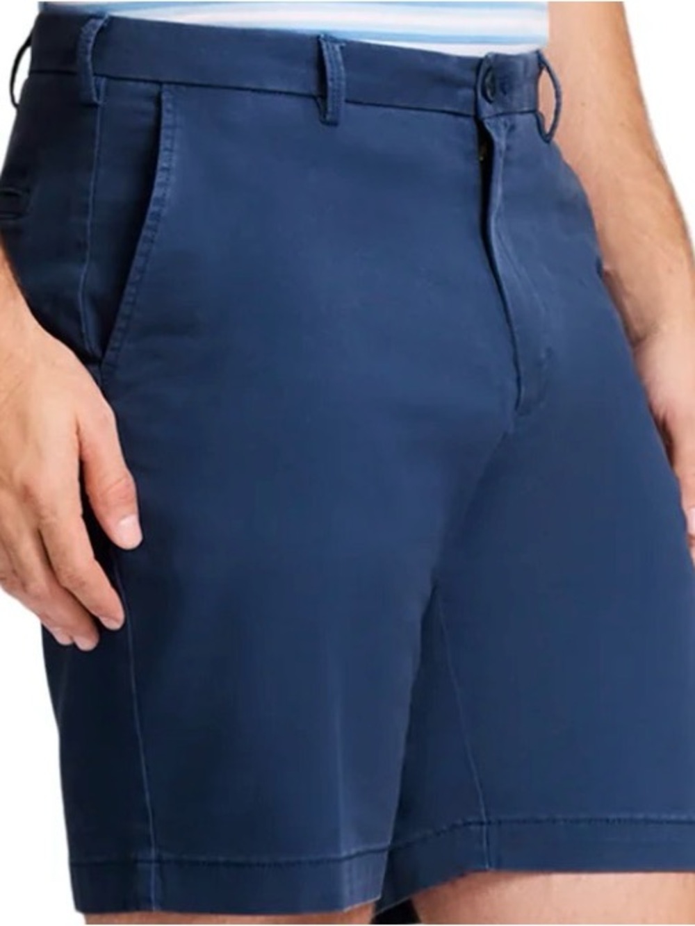 525. NWT MENS IZOD 42 SHORTS